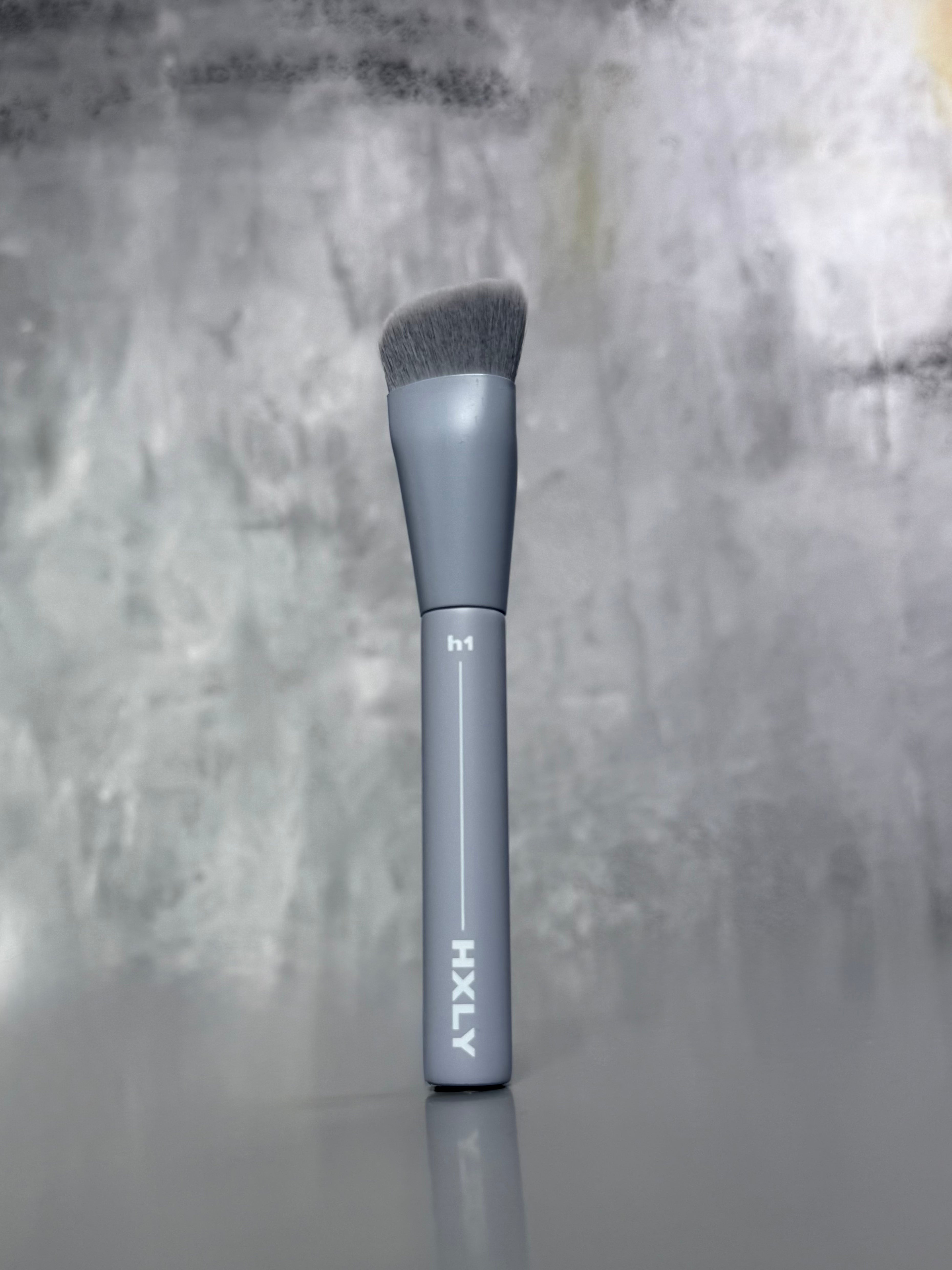 H1 - BRUSH - HEART SHAPED COMPLEXION PERFECTOR - HXLY COSMETICS