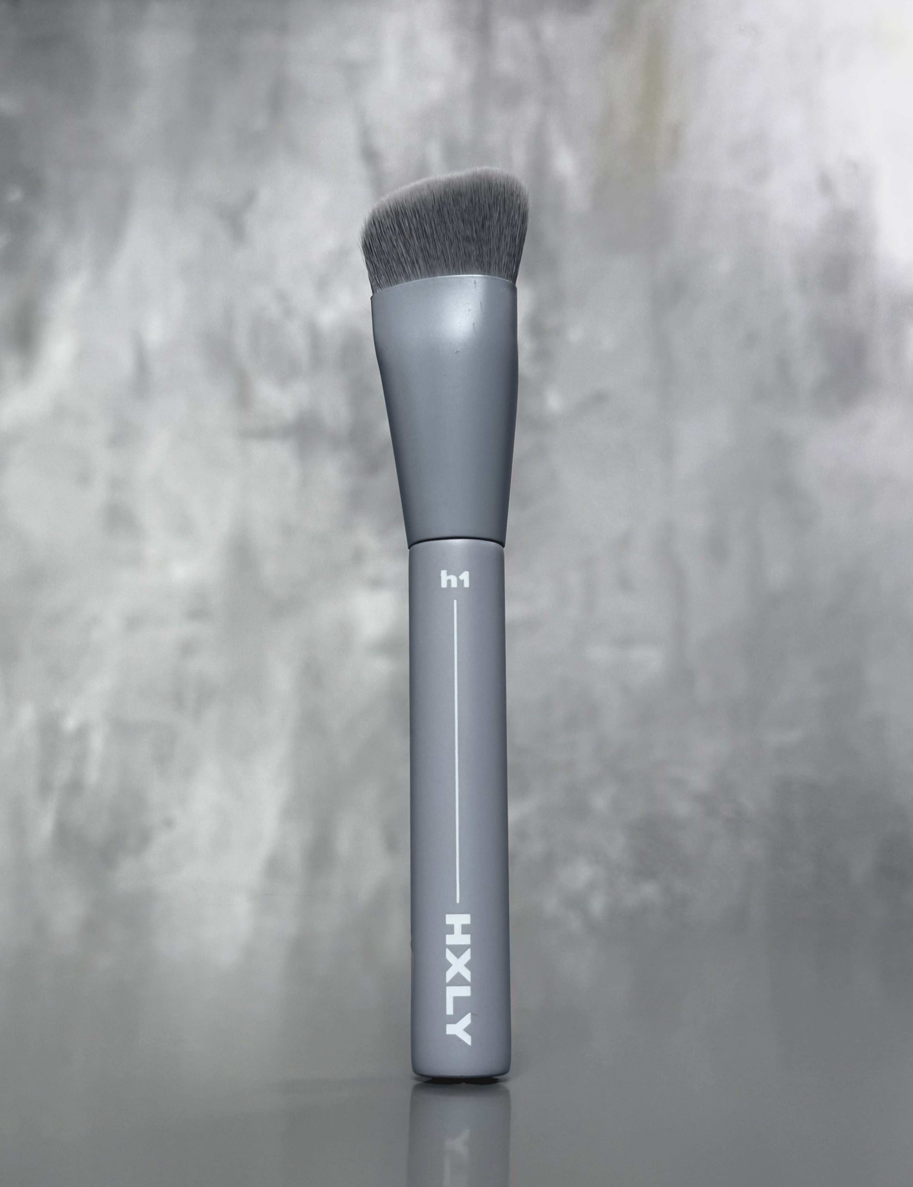 H1 - BRUSH - HEART SHAPED COMPLEXION PERFECTOR - HXLY COSMETICS