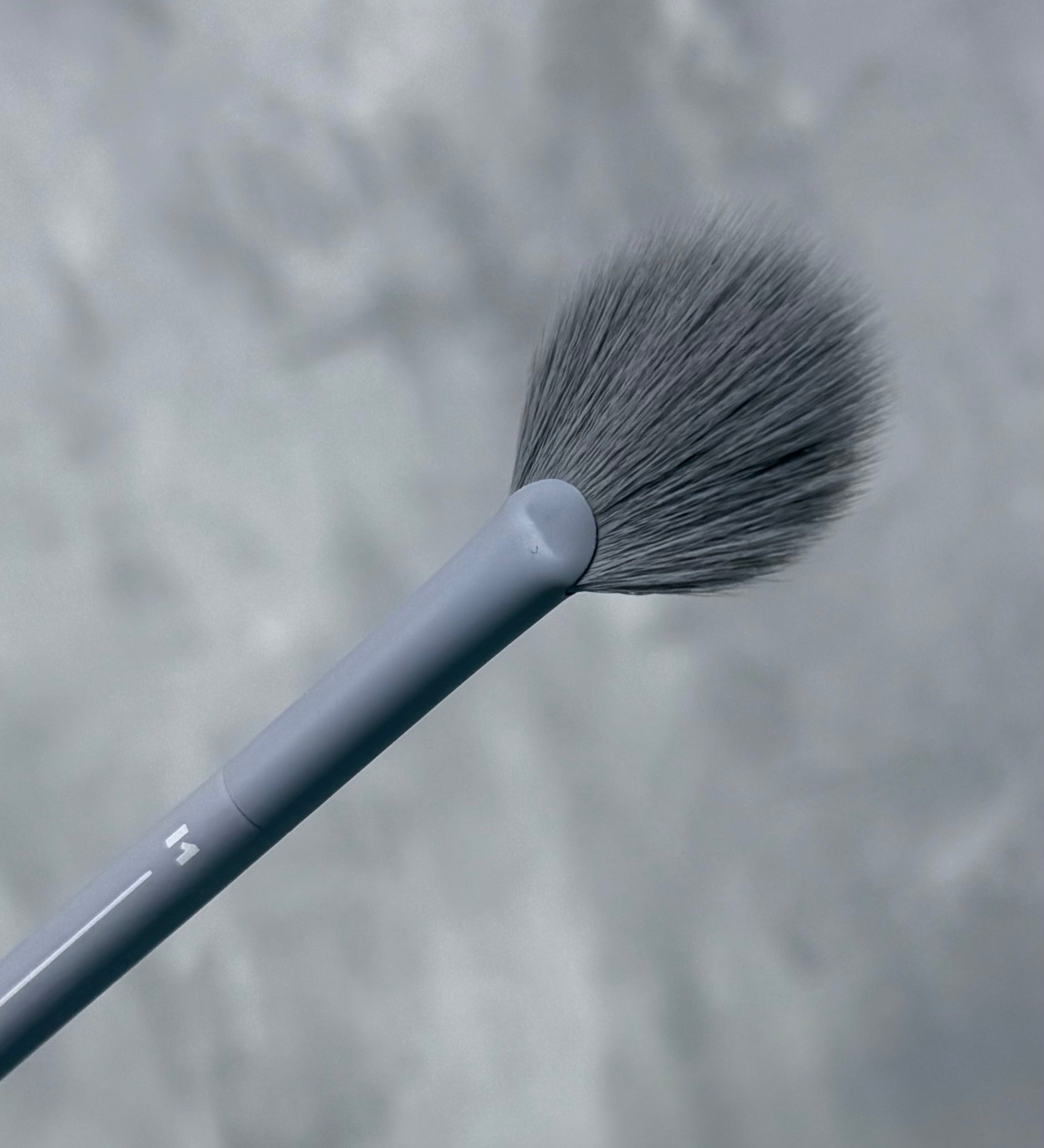L1 - BRUSH - FLAME TAIL HIGHLIGHTER - HXLY COSMETICS