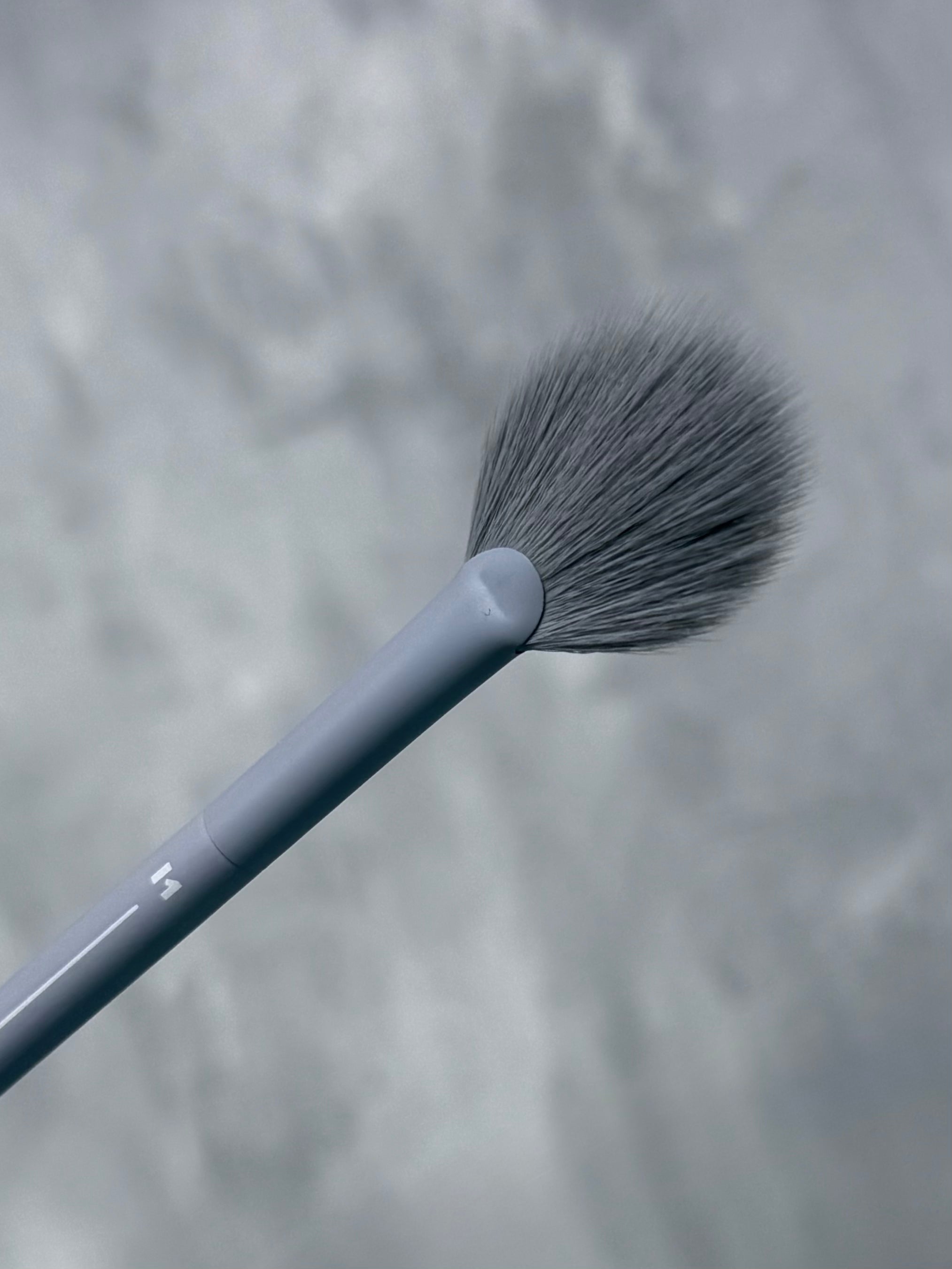 L1 - BRUSH - FLAME TAIL HIGHLIGHTER - HXLY COSMETICS